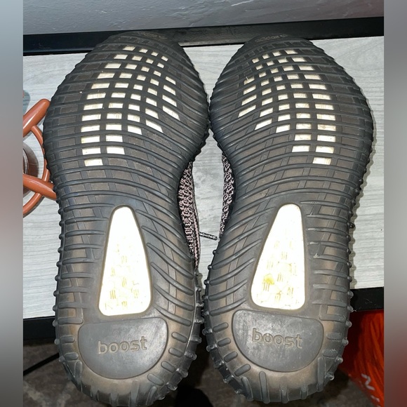 Adidas Yeezy Boost V2 Yecheil (reflective) - Picture 6 of 8